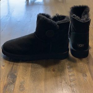 NWOT Womens UGGS!!!!